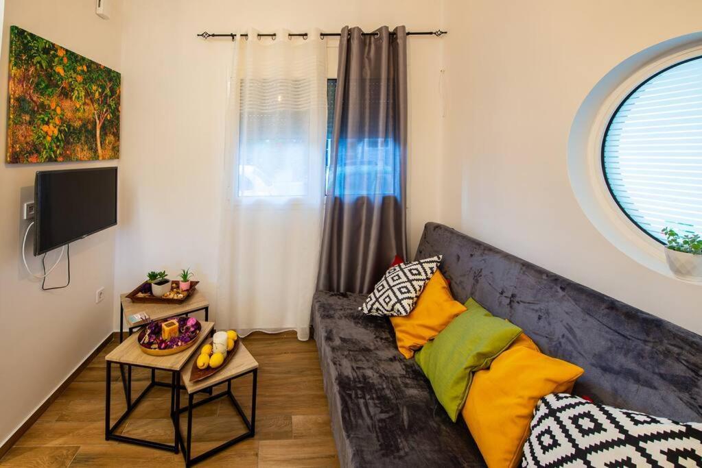 Lemon Garden Stylish Private Apartment Kalamata Luaran gambar