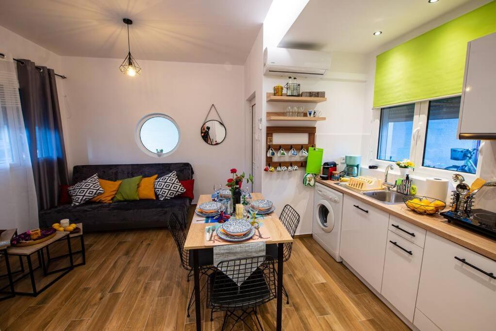 Lemon Garden Stylish Private Apartment Kalamata Luaran gambar