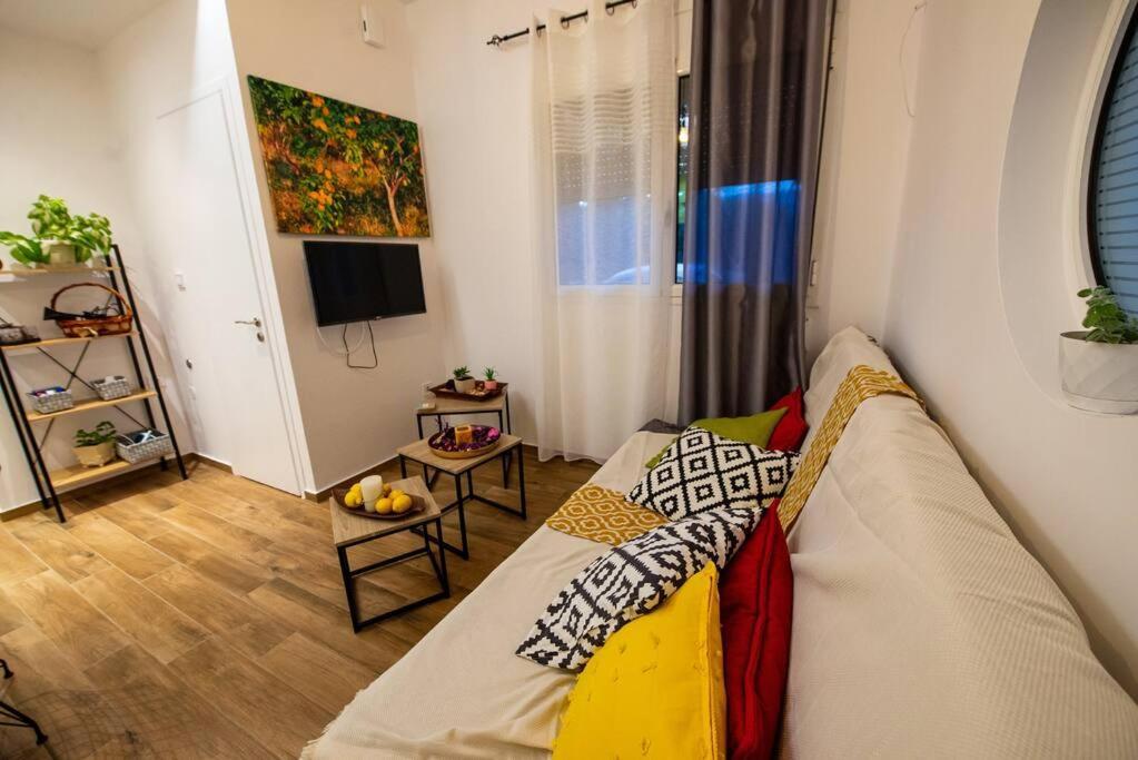 Lemon Garden Stylish Private Apartment Kalamata Luaran gambar