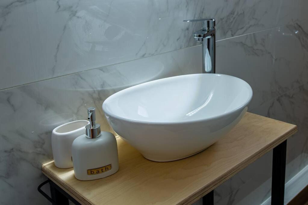 Lemon Garden Stylish Private Apartment Kalamata Luaran gambar