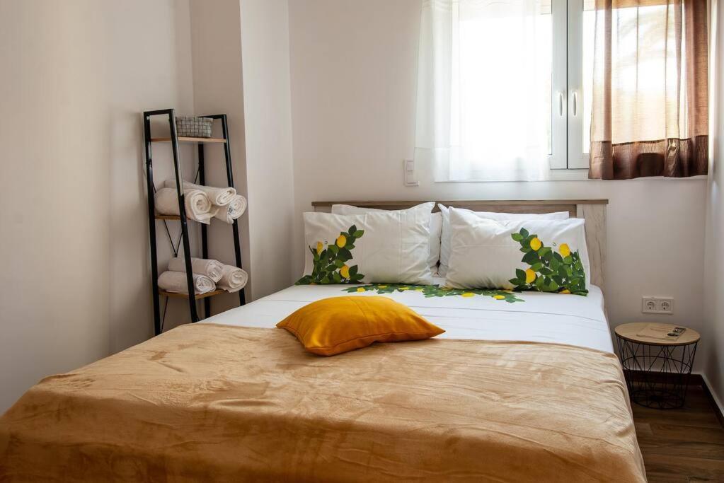 Lemon Garden Stylish Private Apartment Kalamata Luaran gambar