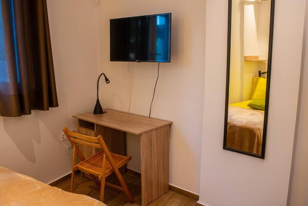 Lemon Garden Stylish Private Apartment Kalamata Luaran gambar