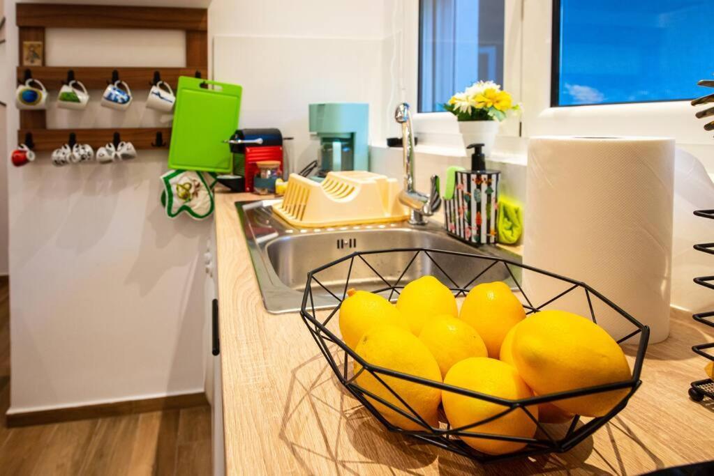 Lemon Garden Stylish Private Apartment Kalamata Luaran gambar